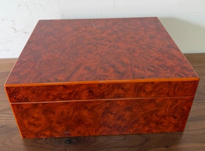 Lot 431 - A cigar humidor box