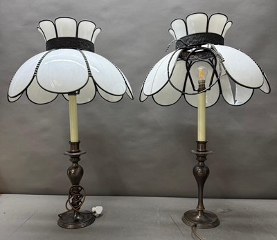 Lot 73 - A pair of Tiffany style table lamps with white...