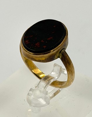 Lot 535 - A 9ct gold bloodstone signet ringapproximate...