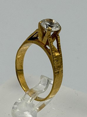 Lot 540 - An 18ct gold CZ ring approximate weight 4g and...
