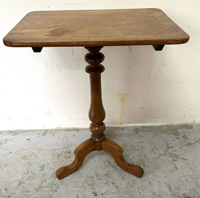 Lot 51 - An oak drop leaf side table H72cm W55cm D40cm AF