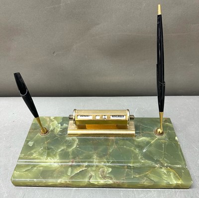 Lot 401 - A vintage desk set featuring a green onyx base...