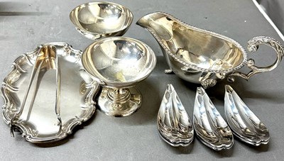 Lot 500 - A selection of EPNS items to include a gravy...