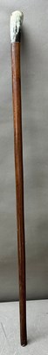 Lot 397 - A vintage walking stick with a bone handle (94cm)