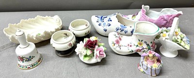 Lot 711 - A selection of ceramic and porcelain ornaments...