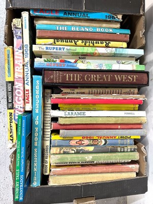 Lot 724 - A selection of books