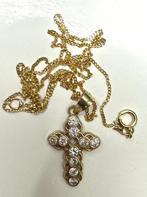 Lot 522 - A 9ct gold cross pendant and chain approx 1.6g