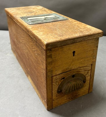 Lot 396 - A vintage till with drawer under