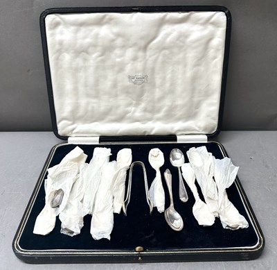 Lot 510 - A vintage EPNS cutlery set including teaspoons...