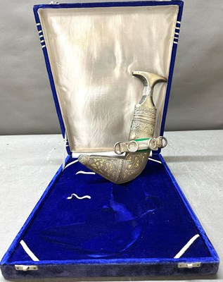 Lot 435D - A traditional Omani khanjar in a blue display box