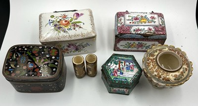 Lot 306 - A selection of Chinese and Japanese-style...