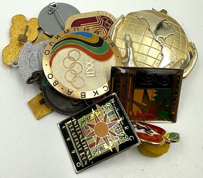 Lot 800 - A selection of sports pins and badges