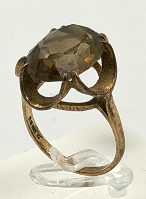 Lot 560 - A 9ct gold smoky quartz coktail ring,...