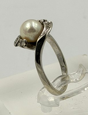 Lot 562 - A 14ct white gold pearl and diamond crossover...