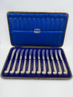 Lot 460 - A boxed set of twelve hallmarked silver pistol...