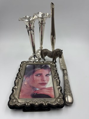 Lot 823 - A selection of silverplated items to include...
