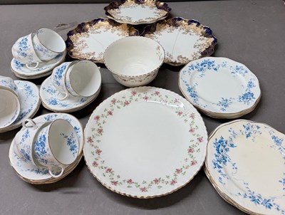 Lot 821 - A selection of vintage china to include cups,...