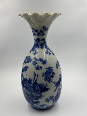 Lot 817 - Large blue and white vase with a wave rib