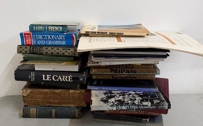 Lot 629 - A selection of reference books, gallery...